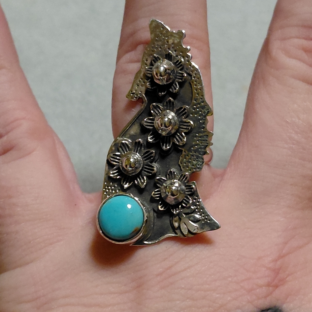 Silver and Turquoise Wolf Floral Statement Ring - Picture 5 of 14